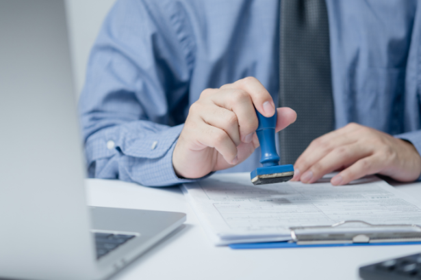 Cartórios e blockchain: Kelsem Ricardo Rios Lima analisa como a tecnologia pode transformar a segurança e a transparência dos registros públicos.