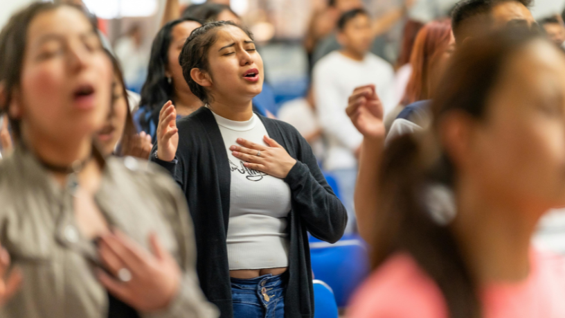 Descubra como a presença feminina fortalece a missão e a vivência da fé na Igreja, apresentado por Jose Eduardo De Oliveira e Silva.