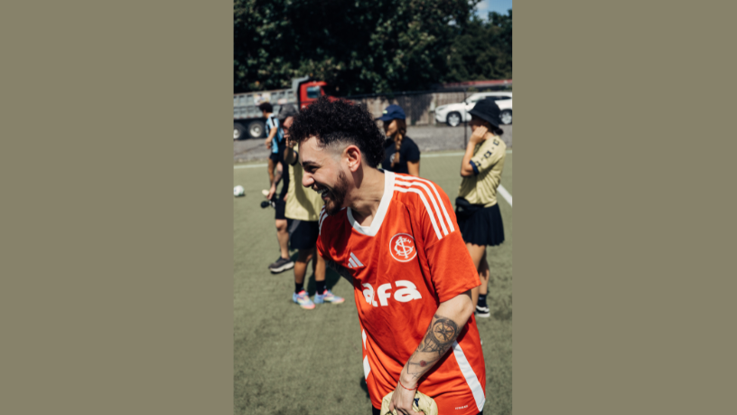 “Fora da Plateia - A Série” chega com ritmo leve, espontâneo e recheado de cenas que vão arrancar gargalhadas. (créditos da foto: Léo Machado)