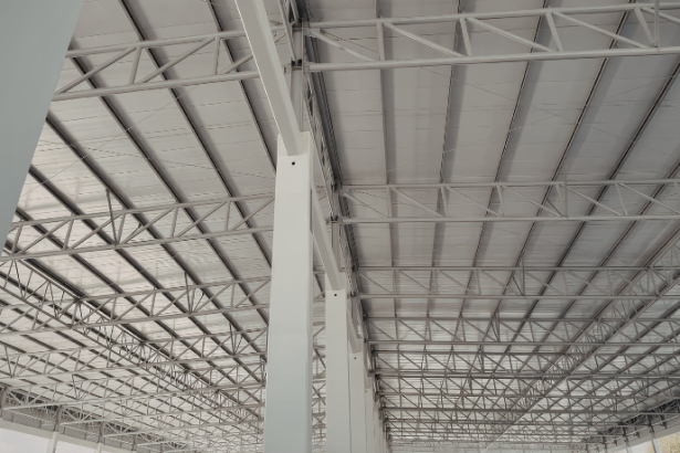 Saiba como a escolha das lajes treliçadas influencia o cronograma e a produtividade da equipe em empreendimentos, com a análise de Valderci Malagosini Machado.