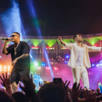 Pedro Sampaio e Ricky Martin dividem o palco em uma representação artística de show musical no Maracanã
